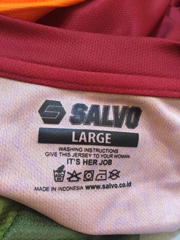 Πώς να πλύνει ένας αθλητής τη φανέλα του -Σεξιστικές οδηγίες σε ετικέτες αθλητικών προϊόντων [εικόνες] | iefimerida.gr 2