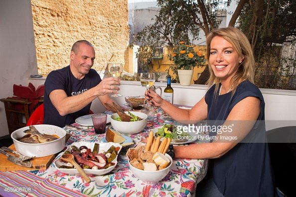 To Paris Match παρεξηγήθηκε με τον Βαρουφάκη: Αυτός δέχτηκε να φωτογραφηθεί! [εικόνες] | iefimerida.gr 1