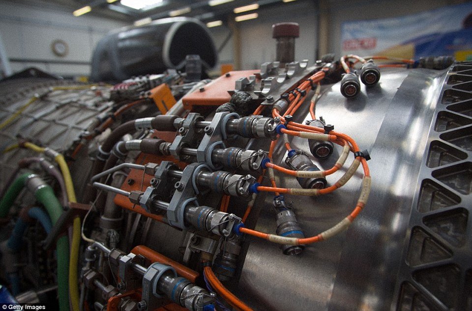 Καρέ-καρέ η κατασκευή του υπερηχητικού αυτοκινήτου που θα σπάσει το ρεκόρ ταχύτητας [εικόνες]  | iefimerida.gr 8