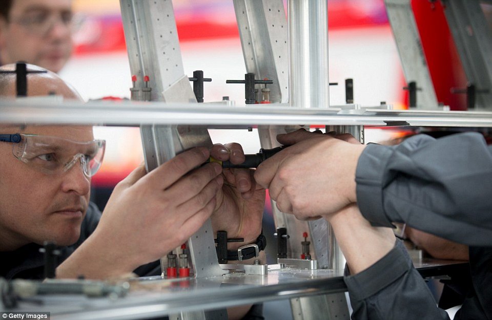 Καρέ-καρέ η κατασκευή του υπερηχητικού αυτοκινήτου που θα σπάσει το ρεκόρ ταχύτητας [εικόνες]  | iefimerida.gr 6