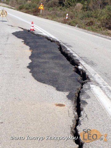 «Aνοιξε» η γη στη Χαλκιδική -Στα δύο κόπηκε επαρχιακός δρόμος [εικόνες] | iefimerida.gr 3