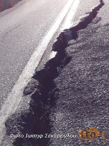 «Aνοιξε» η γη στη Χαλκιδική -Στα δύο κόπηκε επαρχιακός δρόμος [εικόνες] | iefimerida.gr 5