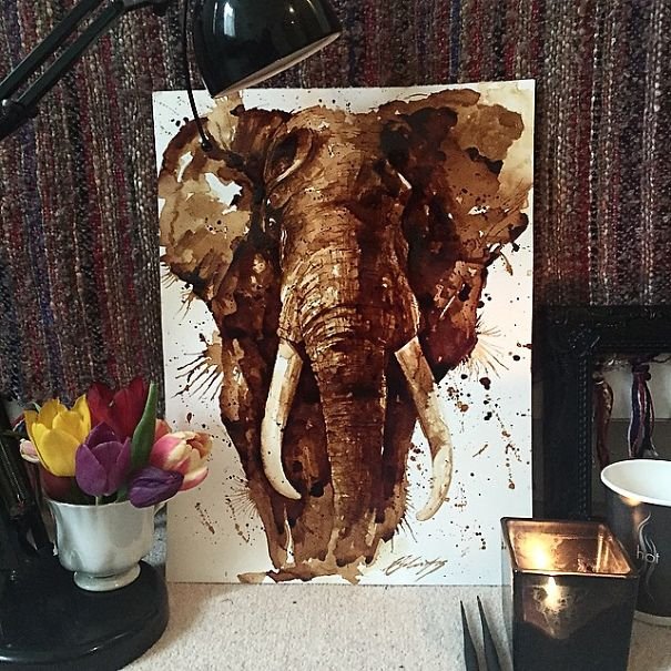 Ζωγραφίζοντας με καφέ: Κύπρια καλλιτέχνις φτιάχνει εκπληκτικά σχέδια με χρώμα απ' το φλιτζάνι [εικόνες] | iefimerida.gr 2