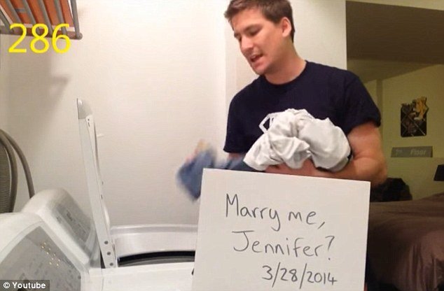 Έκανε πρόταση γάμου στην κοπέλα του κάθε μέρα επί ένα χρόνο χωρίς εκείνη να καταλάβει τίποτα [εικόνες & βίντεο] | iefimerida.gr 1