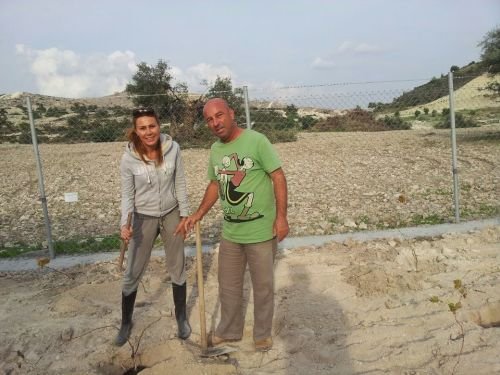 Εγκατέλειψε τις πίστες και εκτρέφει γαϊδουράκια στην Κύπρο [εικόνες] | iefimerida.gr 1