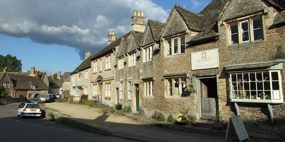 Πύργος του Downton: Καρέ-καρέ τα γυρίσματα σε μεσαιωνικό χωριό της Αγγλίας [εικόνες] | iefimerida.gr 14