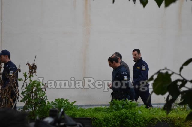 Επέστρεψε στις φυλακές Δομοκού ο ισοβίτης Επαμεινώνδας Κορκονέας [εικόνες] | iefimerida.gr 0