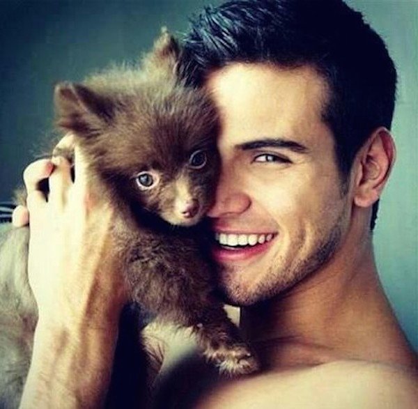 Καυτοί άντρες με τα σκυλάκια τους «λιώνουν» το Ιnstagram [εικόνες] | iefimerida.gr 12