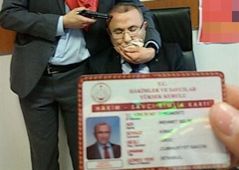 Δραματικό τέλος στην ομηρία της Κωνσταντινούπολης –Νεκρός ο εισαγγελέας και 2 δράστες [εικόνες & βίντεο] | iefimerida.gr 2