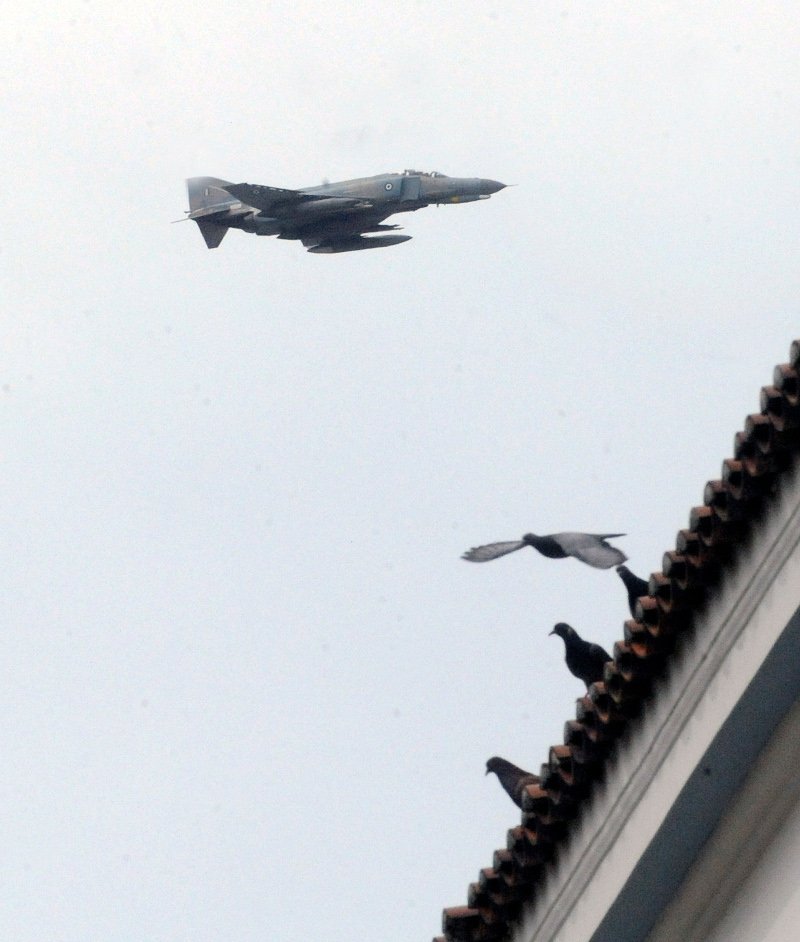 Ο θόρυβος που τρόμαξε τους Αθηναίους -Γιατί πετούσαν χθες πάνω από την πόλη μαχητικά αεροπλάνα [εικόνες] | iefimerida.gr 0