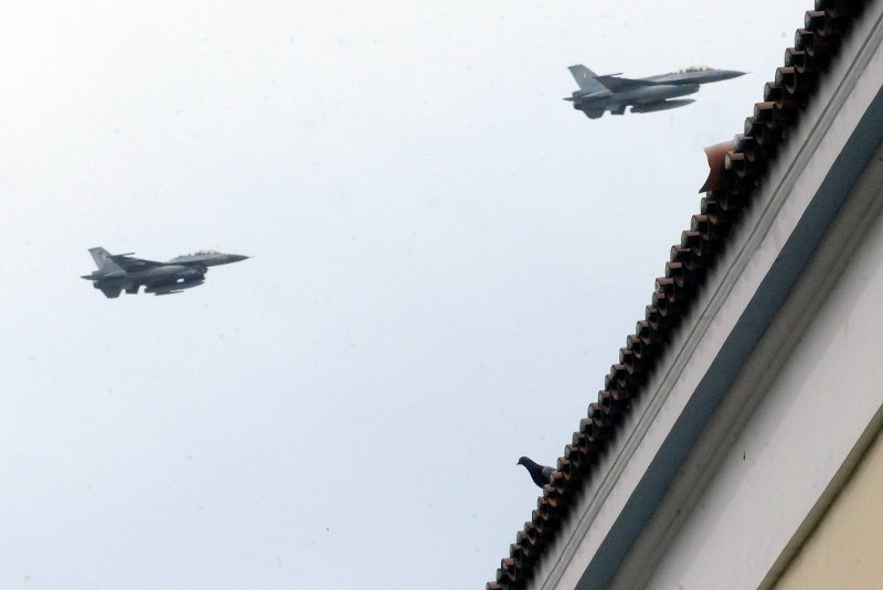 Ο θόρυβος που τρόμαξε τους Αθηναίους -Γιατί πετούσαν χθες πάνω από την πόλη μαχητικά αεροπλάνα [εικόνες] | iefimerida.gr 1