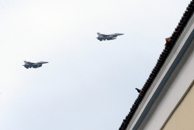 Ο θόρυβος που τρόμαξε τους Αθηναίους -Γιατί πετούσαν χθες πάνω από την πόλη μαχητικά αεροπλάνα [εικόνες] | iefimerida.gr 6