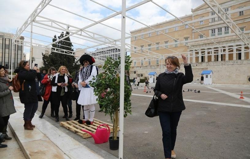 Ο Καμμένος έγινε σημαία και ο Παυλόπουλος γλάστρα -Ξεκαρδιστική Ελληνοφρένεια [εικόνες+βίντεο] | iefimerida.gr 0