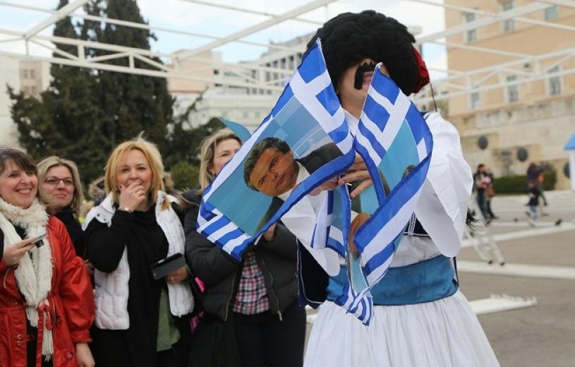 Ο Καμμένος έγινε σημαία και ο Παυλόπουλος γλάστρα -Ξεκαρδιστική Ελληνοφρένεια [εικόνες+βίντεο] | iefimerida.gr 3