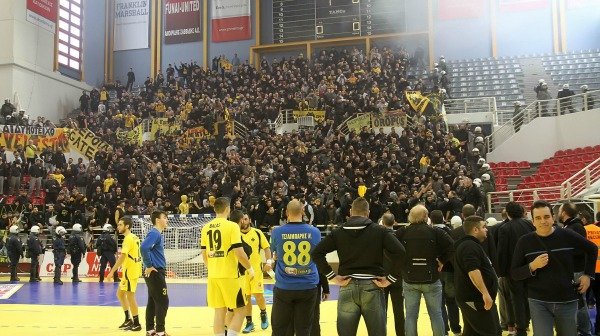 Κυπελλούχος χάντμπολ ο ΠΑΟΚ: Νίκη 29-27 επί της ΑΕΚ - Τρομερής έκτασης επεισόδια στην Πυλαία [εικόνες & βίντεο] | iefimerida.gr 1