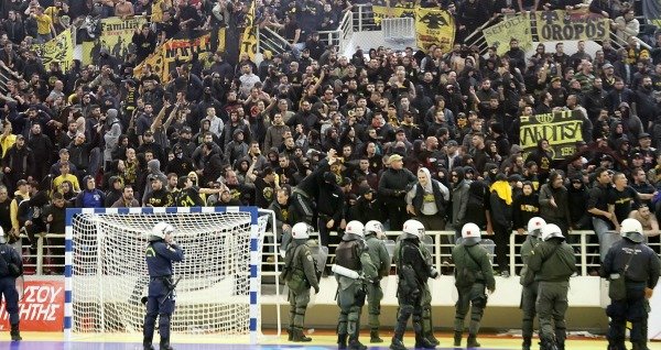 Κυπελλούχος χάντμπολ ο ΠΑΟΚ: Νίκη 29-27 επί της ΑΕΚ - Τρομερής έκτασης επεισόδια στην Πυλαία [εικόνες & βίντεο] | iefimerida.gr 4