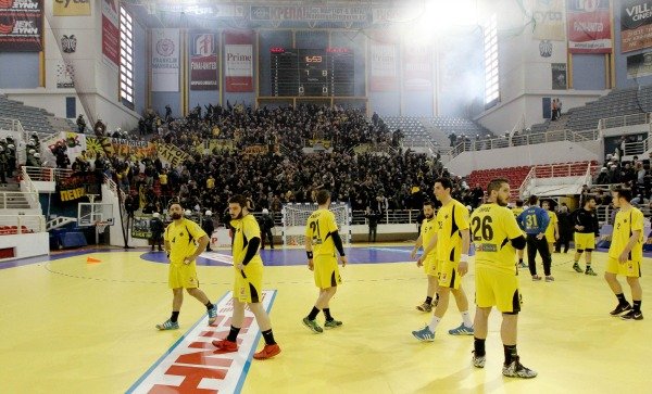 Κυπελλούχος χάντμπολ ο ΠΑΟΚ: Νίκη 29-27 επί της ΑΕΚ - Τρομερής έκτασης επεισόδια στην Πυλαία [εικόνες & βίντεο] | iefimerida.gr 6