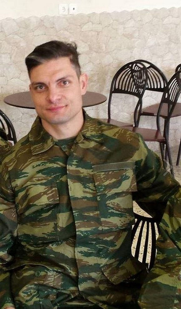 Ο Αγγελος Χαριστέας στα 35 του φαντάρος [εικόνα] | iefimerida.gr 0