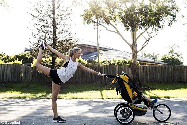 Viral -Η μητέρα που έγινε φέτες κάνοντας γυμναστική με βαράκια τα... μωρά της [εικόνες] | iefimerida.gr 0