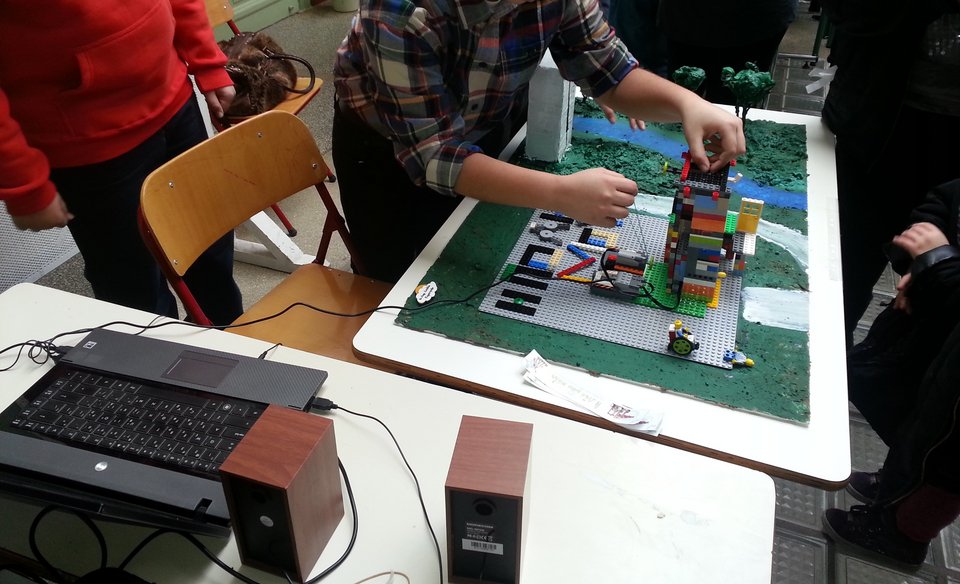 Μαγικό ασανσέρ που λειτουργεί με παλαμάκια -Από μαθητές Δημοτικού στην Κομοτηνή [εικόνες]  | iefimerida.gr 2