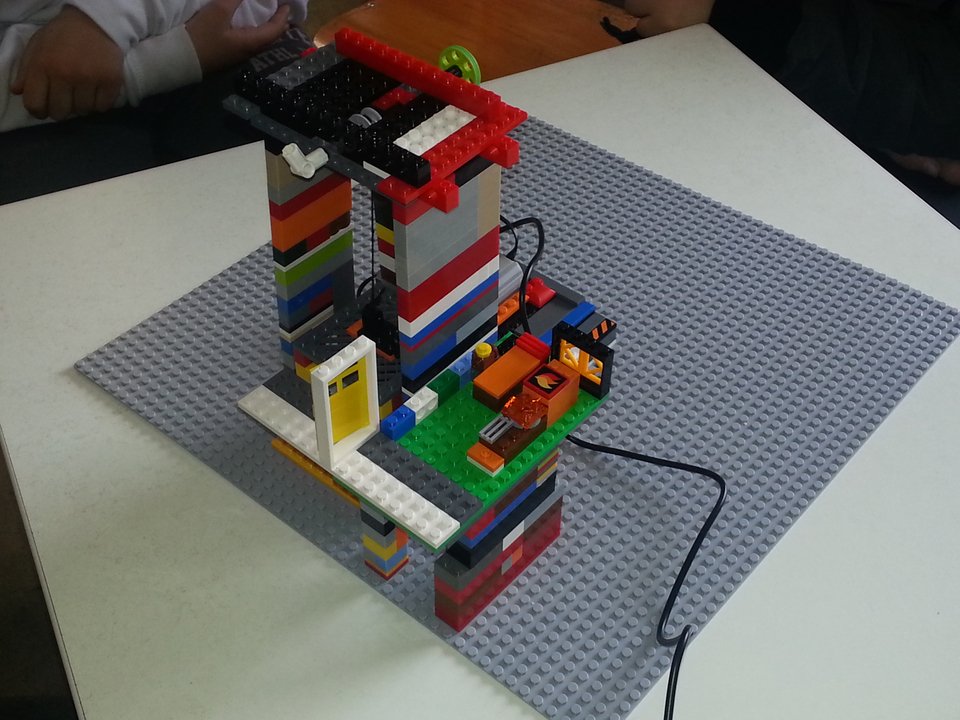 Μαγικό ασανσέρ που λειτουργεί με παλαμάκια -Από μαθητές Δημοτικού στην Κομοτηνή [εικόνες]  | iefimerida.gr 3