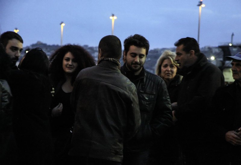 Βουβά πρόσωπα με δάκρυα στα μάτια -Κλίμα οδύνης κατά την άφιξη της σορού του Γιακουμάκη στην Κρήτη [εικόνες] | iefimerida.gr 15