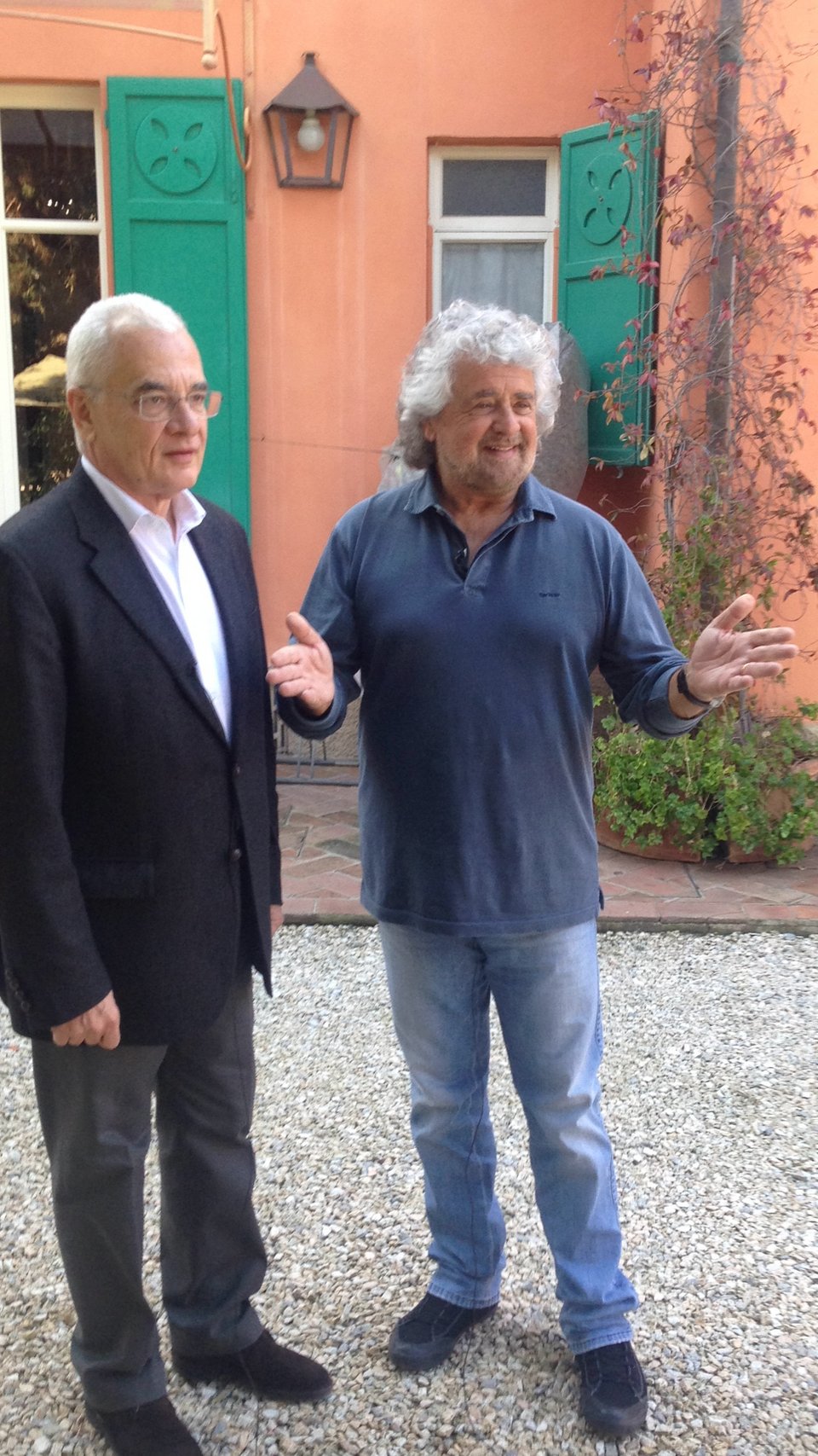 Τι κάνει ο Μπέπε Γκρίλο με τον Γιάννη Πρετεντέρη; [εικόνα] | iefimerida.gr 0