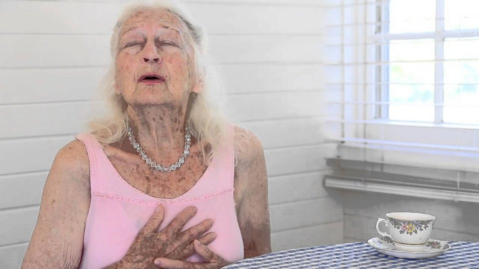 Πρωταγωνίστρια ετών 100- Η απίστευτη παράσταση της Ελεν Κράμερ [εικόνες] | iefimerida.gr 3