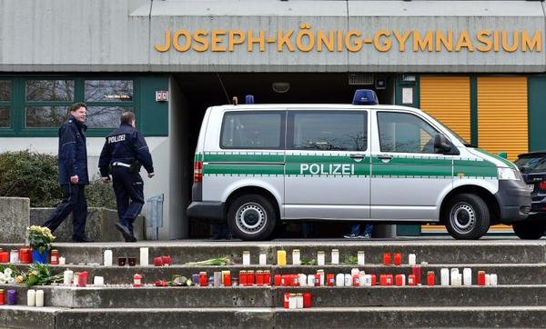 Θρήνος στο σχολείο των 16 μαθητών στη Γερμανία: Φωτογραφία-ντοκουμέντο από ανέμελες στιγμές στη Βαρκελώνη [εικόνες] | iefimerida.gr 8