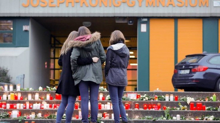 Θρήνος στο σχολείο των 16 μαθητών στη Γερμανία: Φωτογραφία-ντοκουμέντο από ανέμελες στιγμές στη Βαρκελώνη [εικόνες] | iefimerida.gr 9