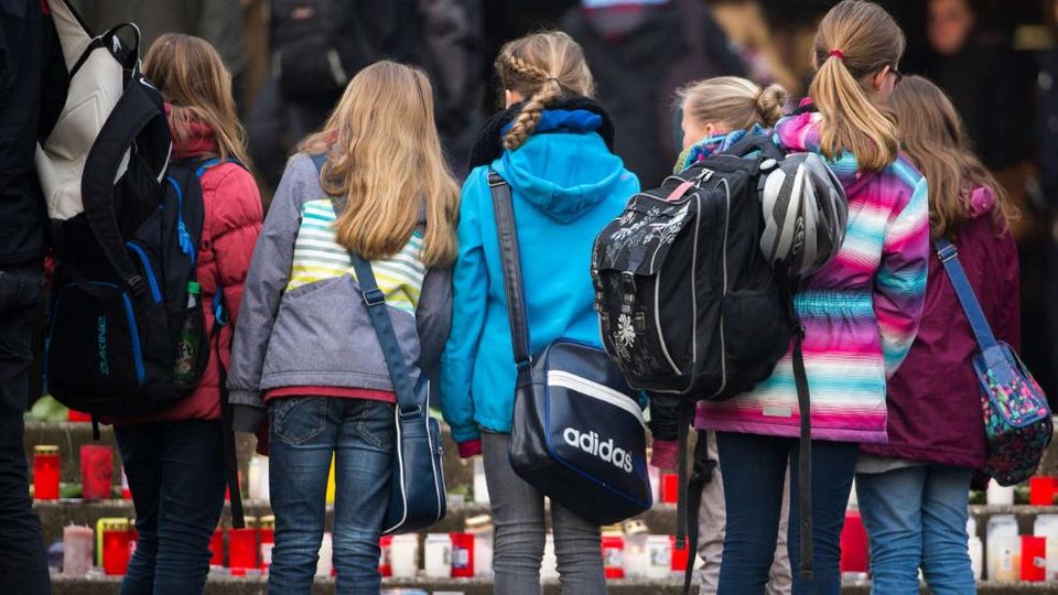 Θρήνος στο σχολείο των 16 μαθητών στη Γερμανία: Φωτογραφία-ντοκουμέντο από ανέμελες στιγμές στη Βαρκελώνη [εικόνες] | iefimerida.gr 7