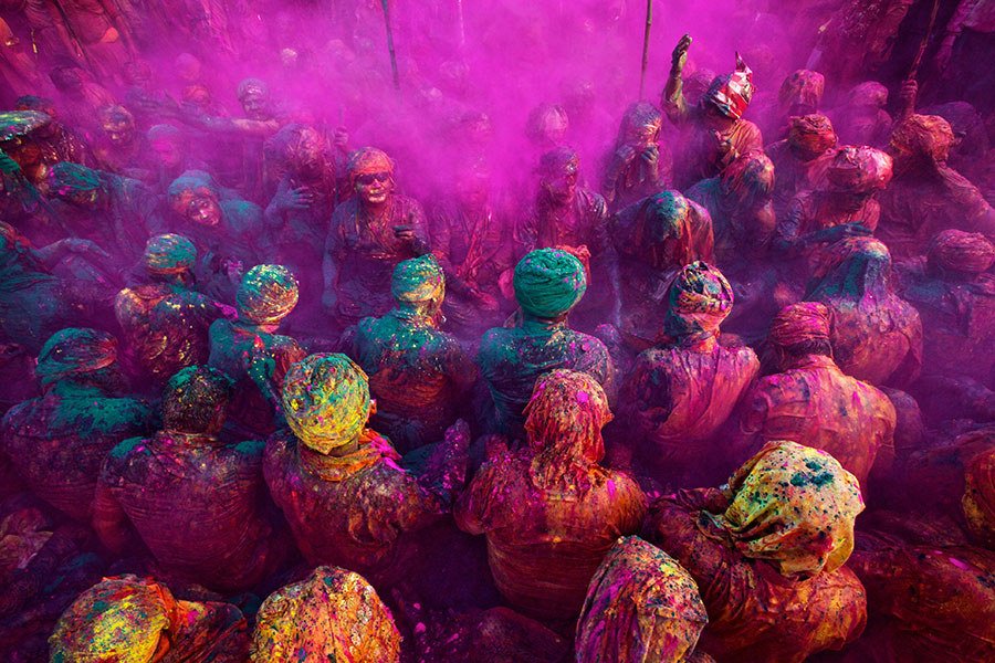 Holi Festival: Η εντυπωσιακή γιορτή στην Ινδία που γεμίζει τις πόλεις με χρώμα | iefimerida.gr 6