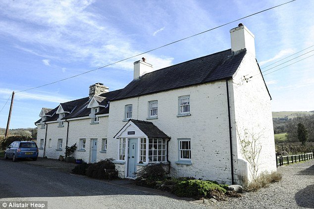 Μια απίστευτη ιστορία: Εχτισαν το τέλειο σπίτι και εξαιτίας του χώρισαν [εικόνες] | iefimerida.gr 0