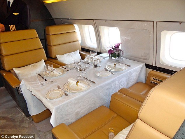 H ζωή μίας αεροσυνοδού σε ιδιωτικό τζετ: Πανάκριβα δώρα, χλιδή και πονηρές προτάσεις [εικόνες] | iefimerida.gr 4