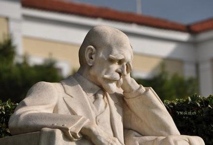 Και στεφανώθηκα την αγριλιά της Αττικής* -Bανδαλίζοντας το άγαλμα του σκεπτικού Παλαμά στην Ακαδημίας | iefimerida.gr 1