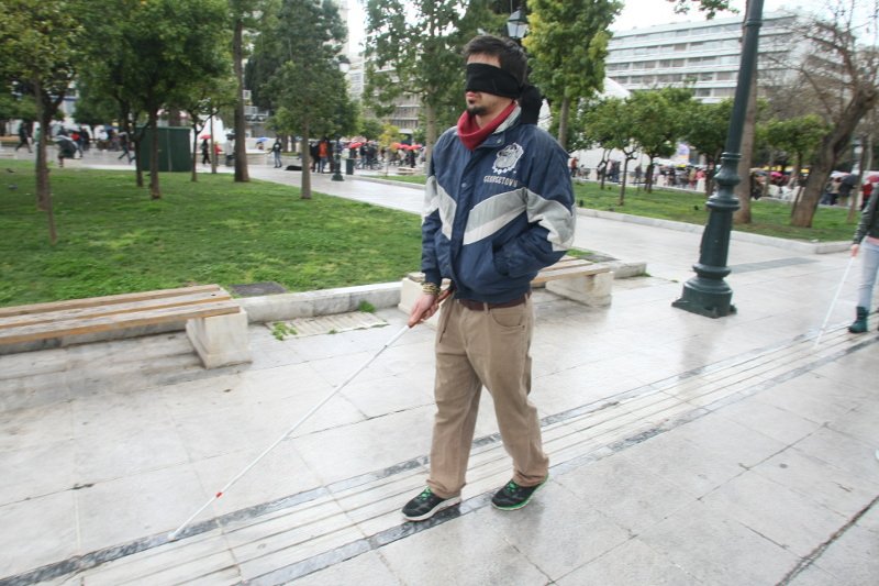 Ο Καφετζόπουλος με αναπηρικό καροτσάκι στο Σύνταγμα [εικόνες] | iefimerida.gr 10