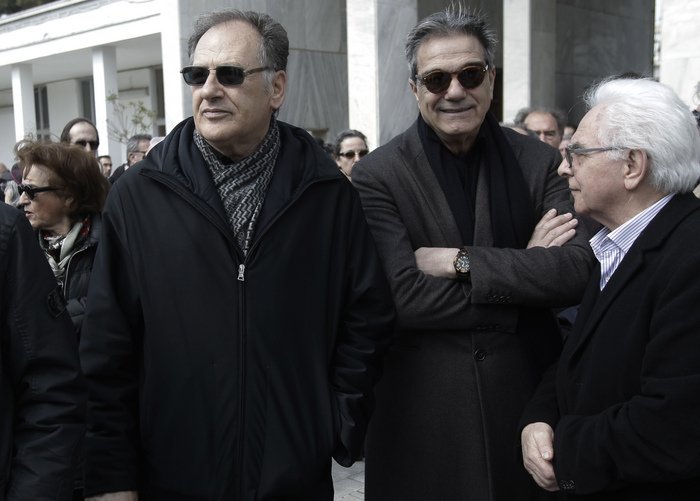 Συγκίνηση και πλήθος κόσμου στο τελευταίο «αντίο» στον Διαγόρα Χρονόπουλο [εικόνες] | iefimerida.gr 0