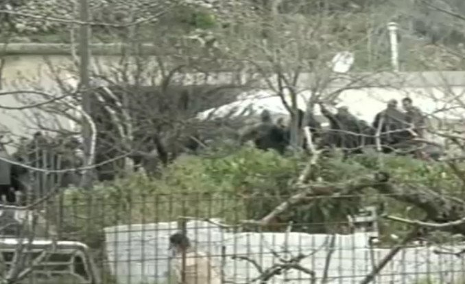 Η κηδεία του Βαγγέλη Γιακουμάκη -Με μπαλωθιές οδηγήθηκε στην τελευταία του κατοικία, λιποθύμησε η μητέρα του [εικόνες & βίντεο] | iefimerida.gr 10