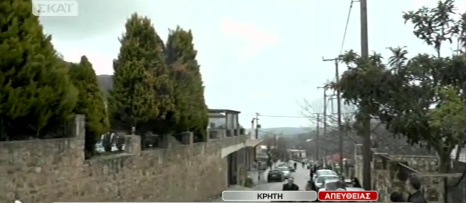 Η κηδεία του Βαγγέλη Γιακουμάκη -Με μπαλωθιές οδηγήθηκε στην τελευταία του κατοικία, λιποθύμησε η μητέρα του [εικόνες & βίντεο] | iefimerida.gr 16