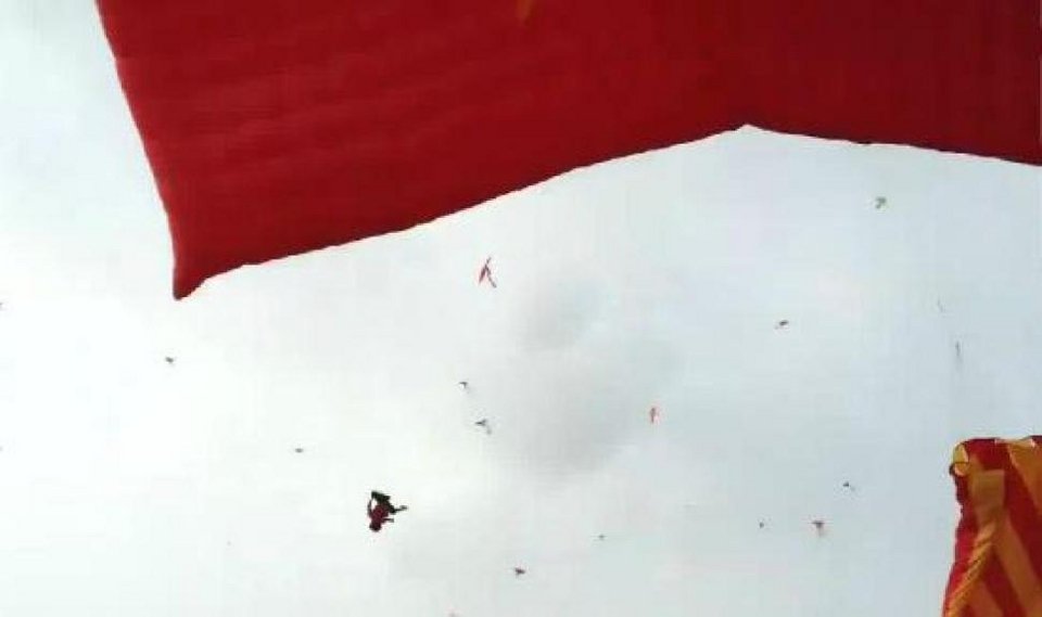 Χαρταετός σηκώνει στον αέρα 5χρονο παιδί, που σκοτώνεται [εικόνες & βίντεο] | iefimerida.gr 0