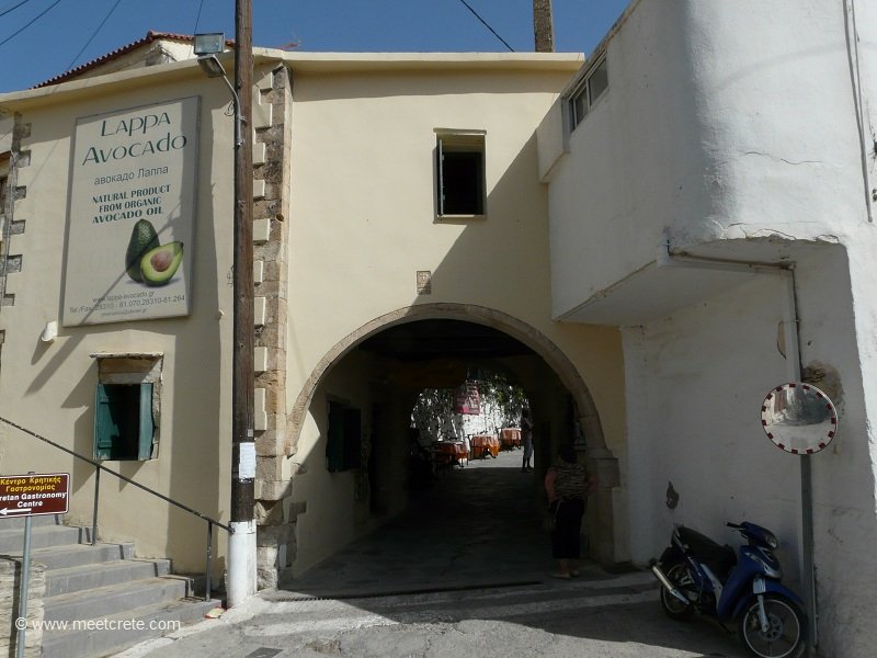 Βρήκε την ιδέα: Φτιάχνει καλλυντικά από τα αβοκάντο που έχει στο χωράφι της και ξεπουλάει [εικόνες] | iefimerida.gr 5