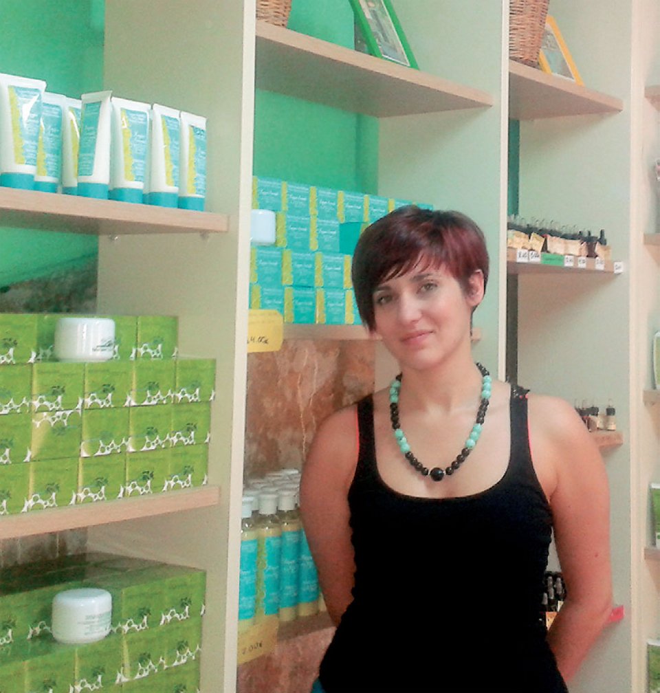 Βρήκε την ιδέα: Φτιάχνει καλλυντικά από τα αβοκάντο που έχει στο χωράφι της και ξεπουλάει [εικόνες] | iefimerida.gr 4