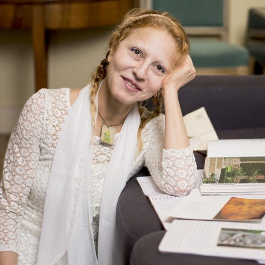 Από τον ιουδαϊσμό στον καθολικισμό -Η αδελφή του φιλοσόφου Μπερνάρ Ανρί Λεβύ εκπλήσσει [εικόνες] | iefimerida.gr 2