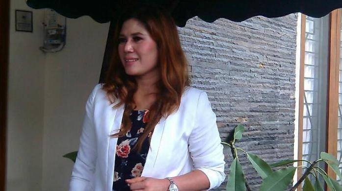 Πουλάει το σπίτι της και τον εαυτό της μαζί [εικόνες] | iefimerida.gr 2