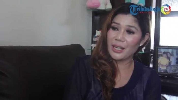 Πουλάει το σπίτι της και τον εαυτό της μαζί [εικόνες] | iefimerida.gr 3