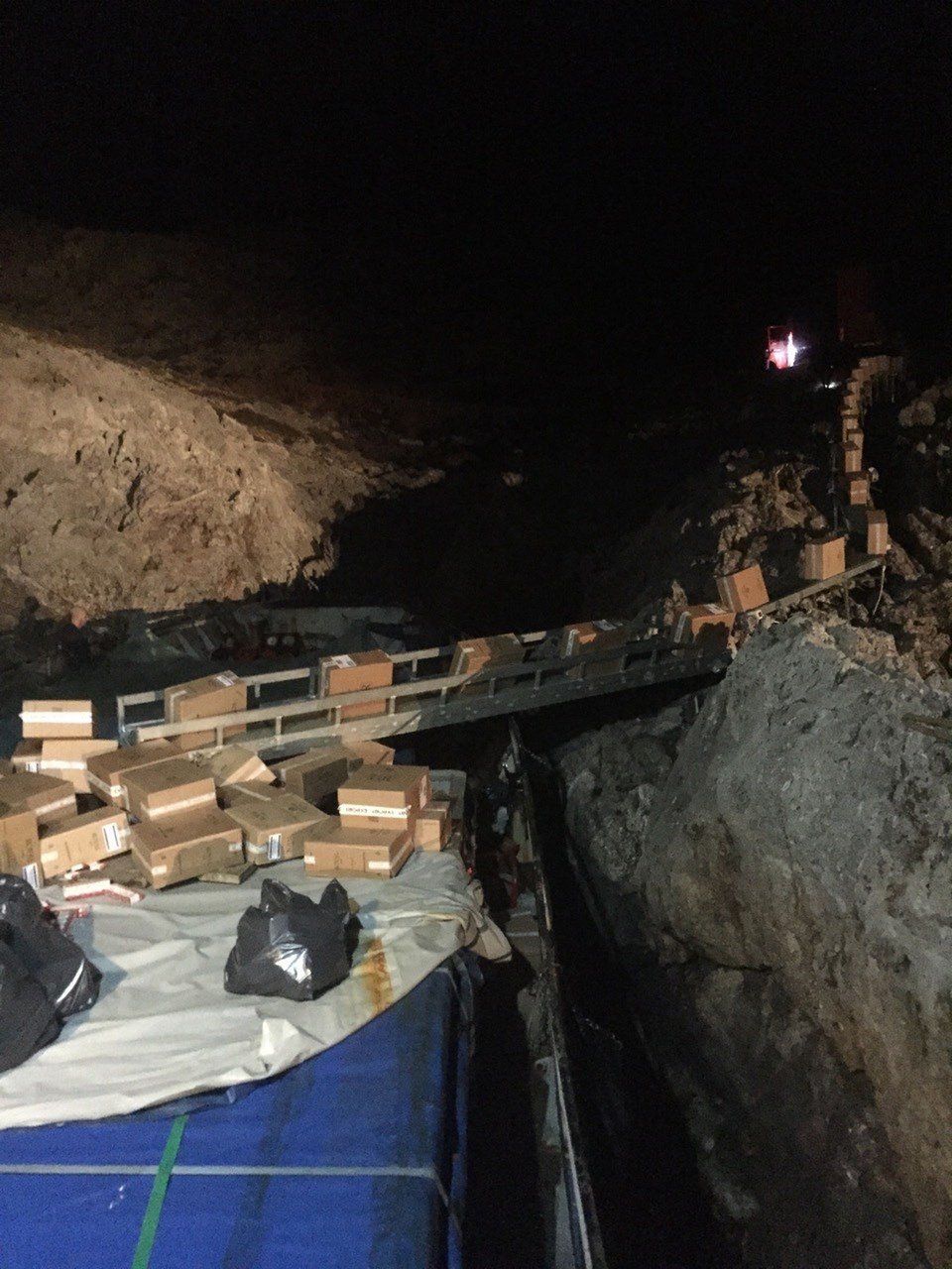 Ποσότητα-μαμούθ λαθραίων τσιγάρων: 2 μέρες μετρούσαν τα 34 εκατ. τσιγάρα [εικόνες & βίντεο] | iefimerida.gr 3