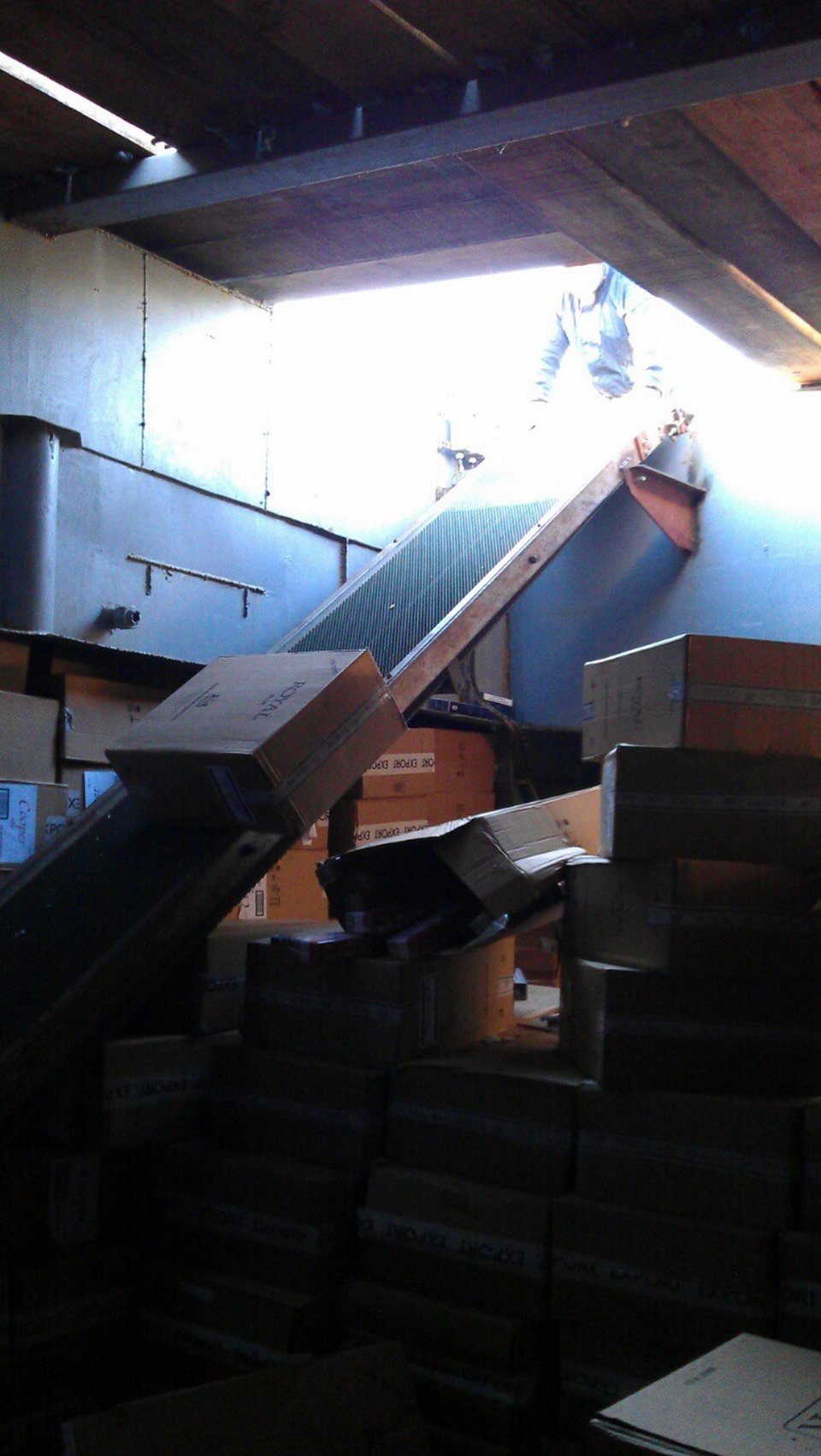 Ποσότητα-μαμούθ λαθραίων τσιγάρων: 2 μέρες μετρούσαν τα 34 εκατ. τσιγάρα [εικόνες & βίντεο] | iefimerida.gr 2