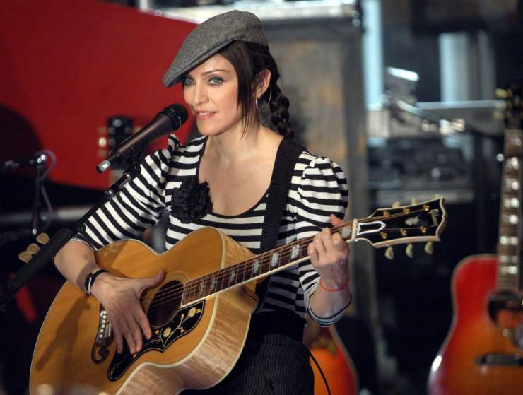 Η Τσικόνε που έγινε Madonna -Η μεταμόρφωση της σταρ μέσα στις δεκαετίες [εικόνες] | iefimerida.gr 19