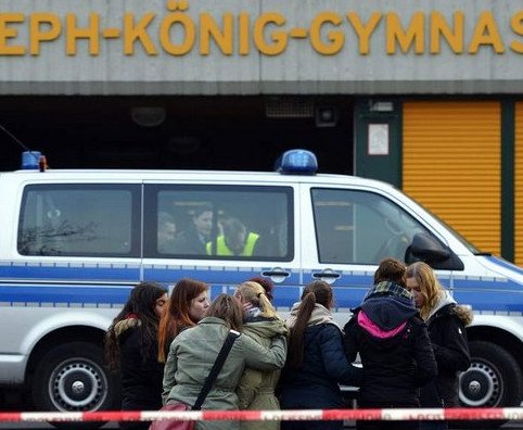 Θρήνος στο σχολείο των 16 μαθητών στη Γερμανία: Φωτογραφία-ντοκουμέντο από ανέμελες στιγμές στη Βαρκελώνη [εικόνες] | iefimerida.gr 2