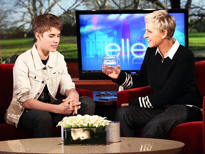 Μαλλιά, πέτρα από νεφρό & αέρας κοπανιστός -Ανόητα αναμνηστικά διάσημων που «έπιασαν» μία περιουσία [εικόνες] | iefimerida.gr 1